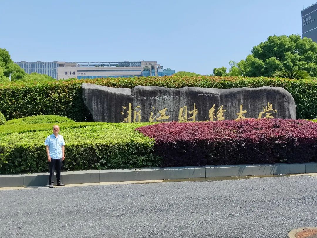 浙江玫凱睿財務管理有限公司首席講師毛雨亭為浙江財經大學稅務碩士研究生授課